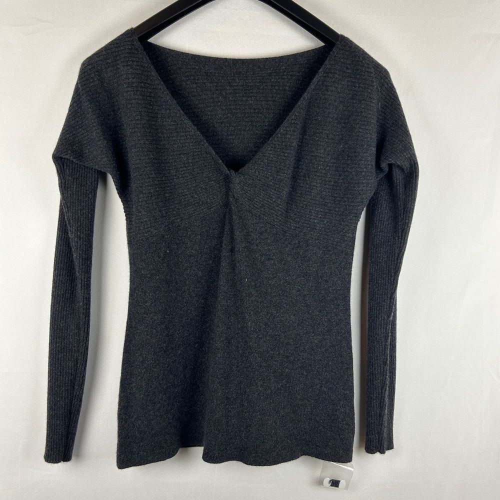 Autumn cashmere Vneck ribbed knit sweater new L run small